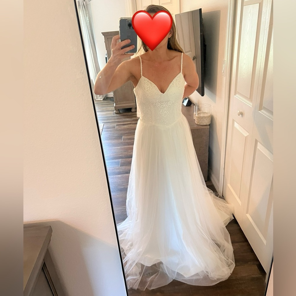 David's Bridal Ivory Lace & Tulle Spaghetti Strap Wedding Dress